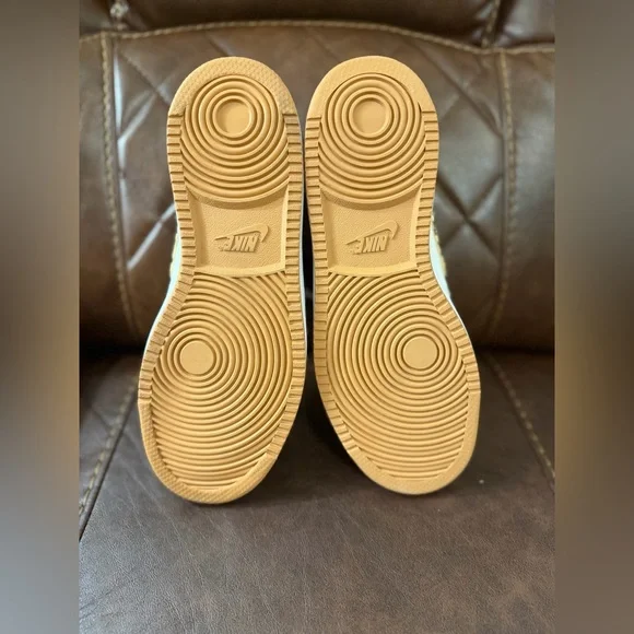 Nike Cream Sneakers with Leopard Detail - Picture 5 of 8